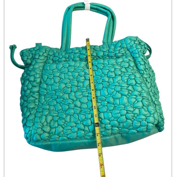 NWT WILDFOX LARGE PUFFY TOTE BAG - GREEN - Picture 2 of 7